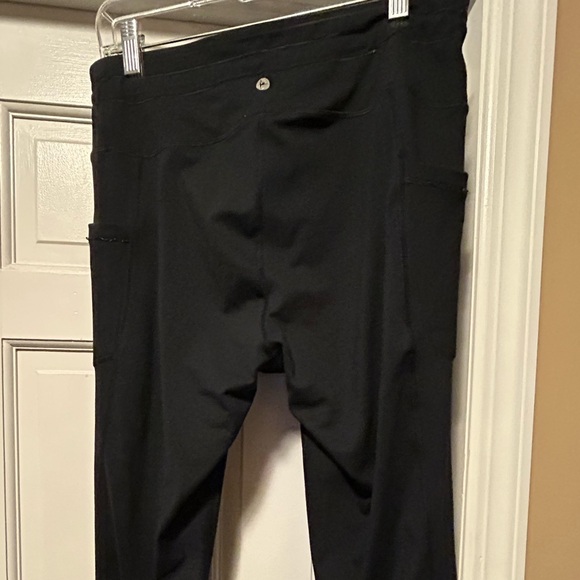 90 Degrees black leggings with draw string design and pockets 
Size XL - Picture 5 of 6
